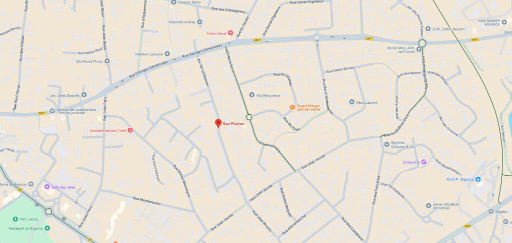 Carte détaillée de Biganos avec Nico Piscines épinglé, rues principales (G. Clémenceau, J. Jaurès, D3E11), et commerces locaux.